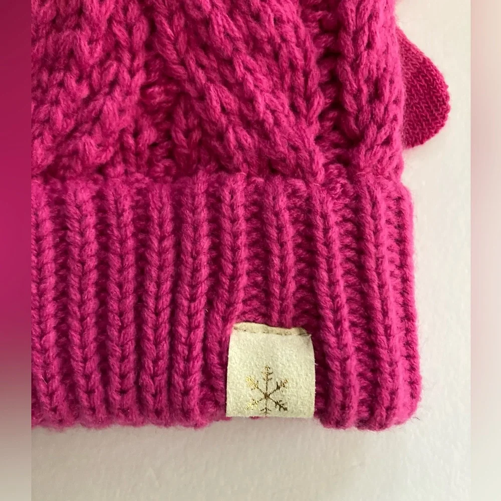 SO | NWT Winter Beanie & Glove Set - Picture 4 of 4